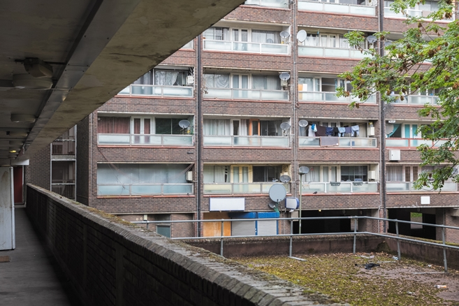  Run-down housing complex
